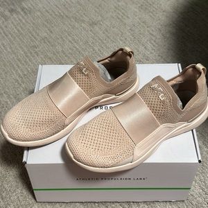 APL Techloom Bliss 8.5, Rose Dust/Nude - great condition
